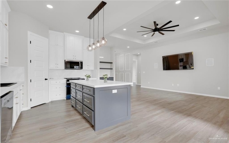 8007 N 48th Lane, McAllen, TX 78504, 4 Bedrooms Bedrooms, ,3 BathroomsBathrooms,Residential,For Sale,8007 N 48th Lane,461576