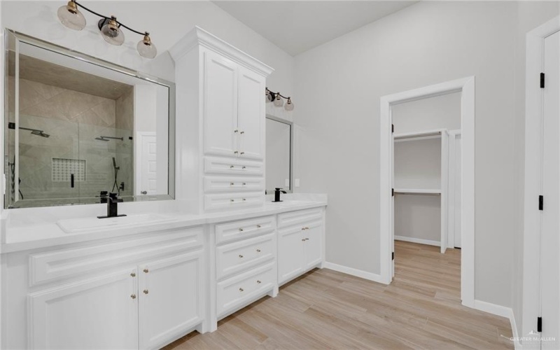 8007 N 48th Lane, McAllen, TX 78504, 4 Bedrooms Bedrooms, ,3 BathroomsBathrooms,Residential,For Sale,8007 N 48th Lane,461576