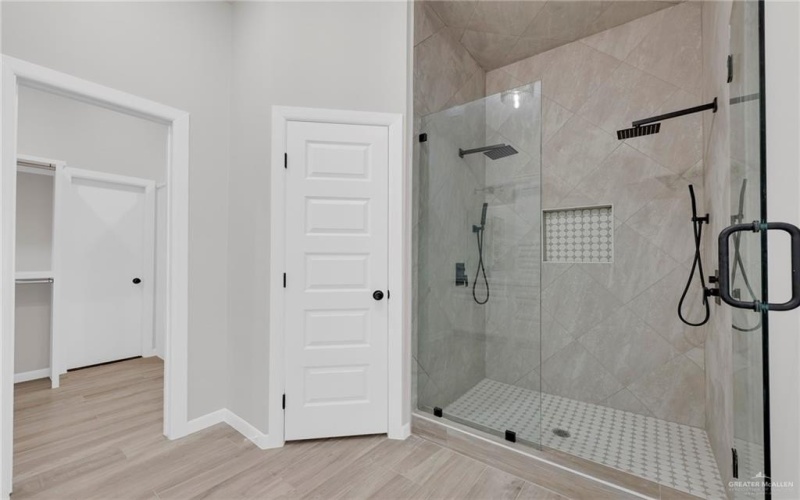 8007 N 48th Lane, McAllen, TX 78504, 4 Bedrooms Bedrooms, ,3 BathroomsBathrooms,Residential,For Sale,8007 N 48th Lane,461576