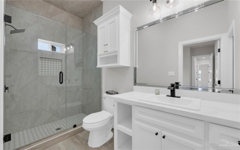 8007 N 48th Lane, McAllen, TX 78504, 4 Bedrooms Bedrooms, ,3 BathroomsBathrooms,Residential,For Sale,8007 N 48th Lane,461576
