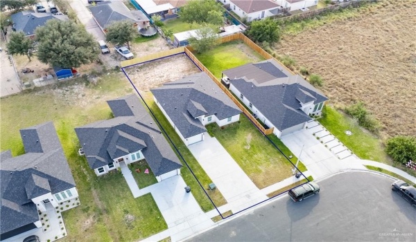 1116 W Sycamore Avenue, Alton, TX 78573, 3 Bedrooms Bedrooms, ,2 BathroomsBathrooms,Residential,For Sale,1116 W Sycamore Avenue,455785