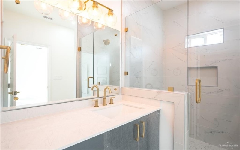 1116 W Sycamore Avenue, Alton, TX 78573, 3 Bedrooms Bedrooms, ,2 BathroomsBathrooms,Residential,For Sale,1116 W Sycamore Avenue,455785