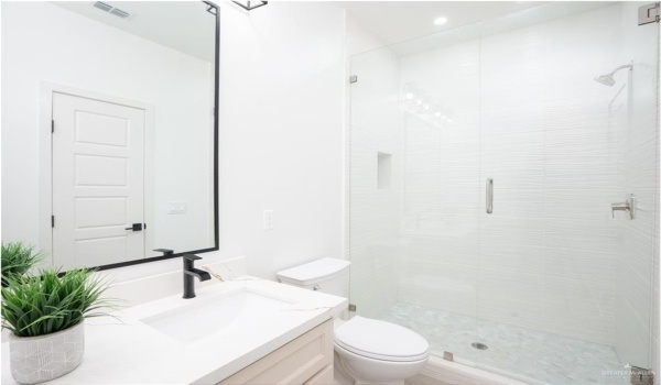 715 N Esperanza Street, Pharr, TX 78577, 3 Bedrooms Bedrooms, ,2 BathroomsBathrooms,Residential,For Sale,715 N Esperanza Street,466759