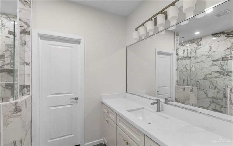 3111 La Cienega, Edinburg, TX 78542, 3 Bedrooms Bedrooms, ,2 BathroomsBathrooms,Residential,For Sale,3111 La Cienega,471050