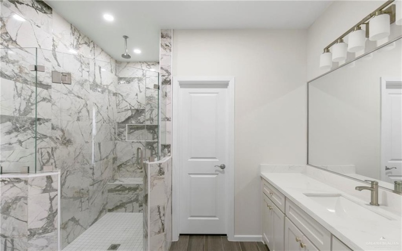 3111 La Cienega, Edinburg, TX 78542, 3 Bedrooms Bedrooms, ,2 BathroomsBathrooms,Residential,For Sale,3111 La Cienega,471050