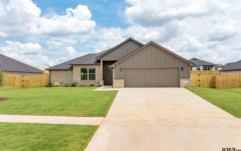 260 August Drive, Bullard, TX 75757, 3 Bedrooms Bedrooms, ,2 BathroomsBathrooms,Residential,For Sale,260 August Drive,25003118