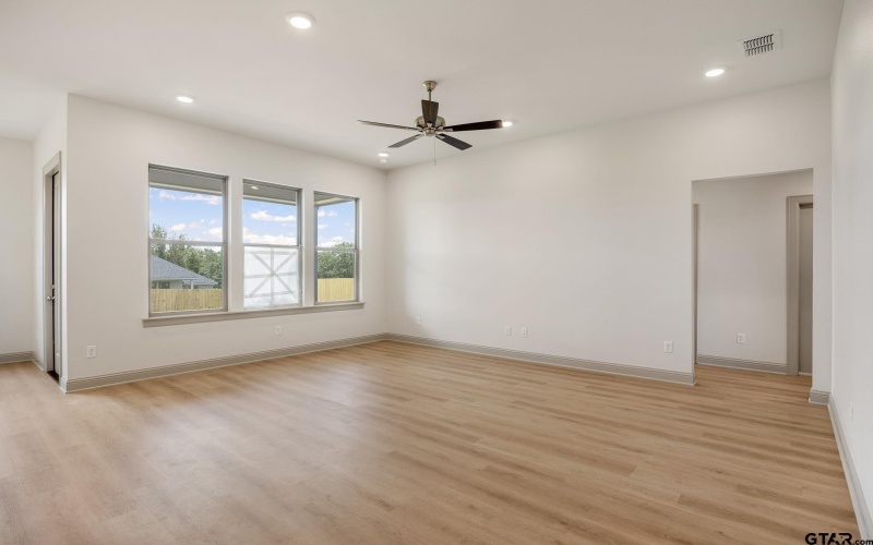 382 Mary Circle, Bullard, TX 75757, 4 Bedrooms Bedrooms, ,2 BathroomsBathrooms,Residential,For Sale,382 Mary Circle,25003120