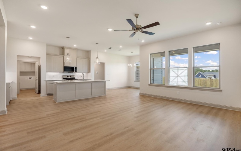 382 Mary Circle, Bullard, TX 75757, 4 Bedrooms Bedrooms, ,2 BathroomsBathrooms,Residential,For Sale,382 Mary Circle,25003120