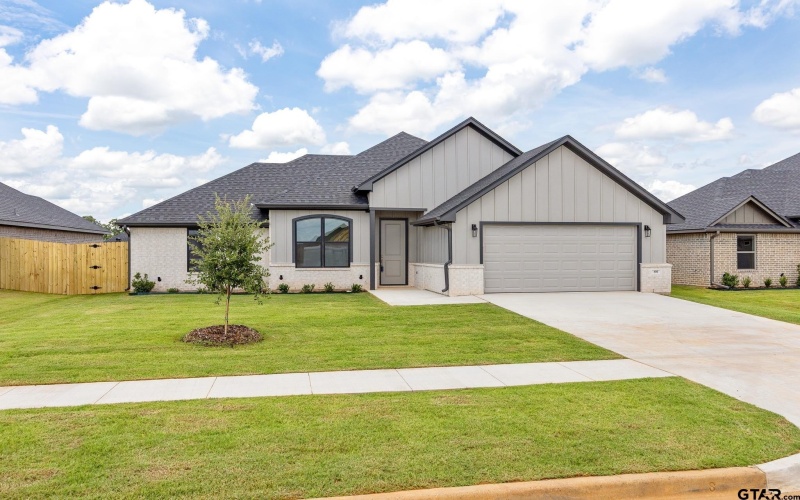 406 Mary Circle, Bullard, TX 75757, 4 Bedrooms Bedrooms, ,2 BathroomsBathrooms,Residential,For Sale,406 Mary Circle,25003122
