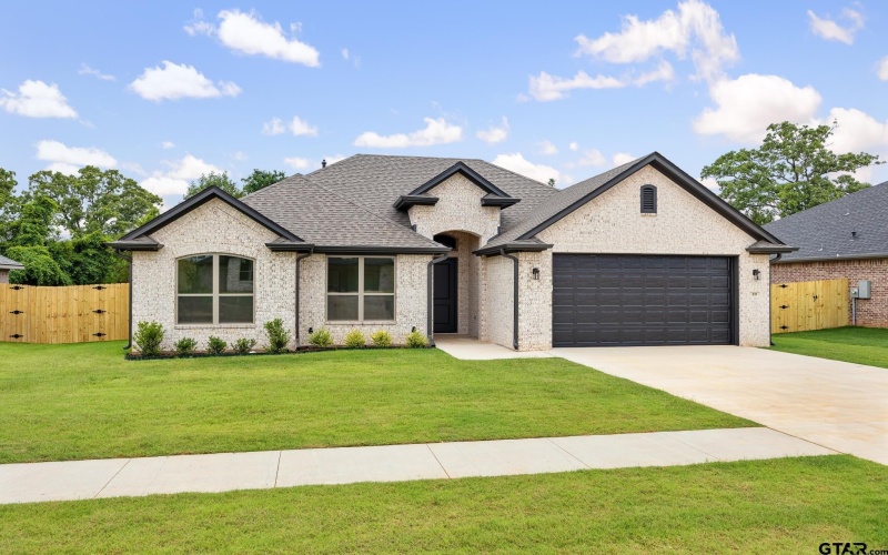 231 August Dr, Bullard, TX 75757, 4 Bedrooms Bedrooms, ,2 BathroomsBathrooms,Residential,For Sale,231 August Dr,25004065