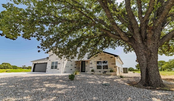 215 Oak Grove Parkway, Kingsland, TX 78639, 3 Bedrooms Bedrooms, ,2 BathroomsBathrooms,Residential,For Sale,215 Oak Grove Parkway,170367