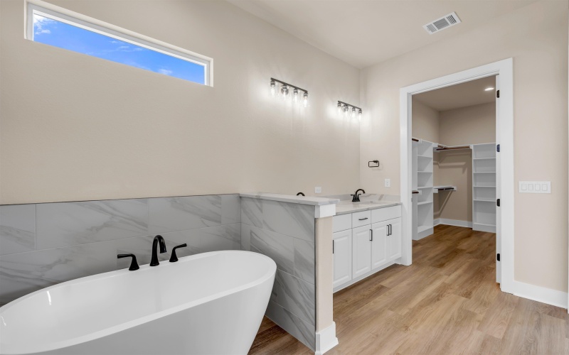 2221 SE Park View Drive #1.25 ACRES, Marble Falls, TX 78654, 5 Bedrooms Bedrooms, ,2 BathroomsBathrooms,Residential,For Sale,2221 SE Park View Drive,173195