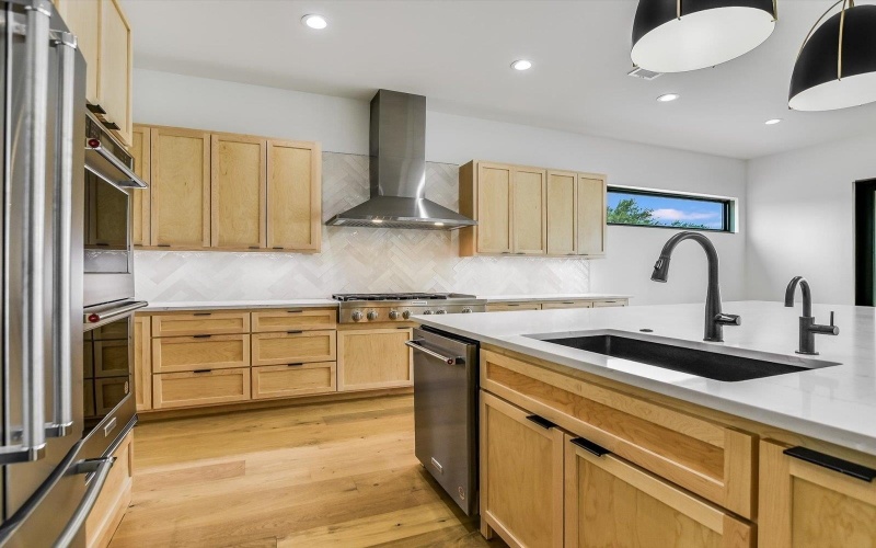 110 Clearwater Drive, Kingsland, TX 78639, 4 Bedrooms Bedrooms, ,5 BathroomsBathrooms,Residential,For Sale,110 Clearwater Drive,173286