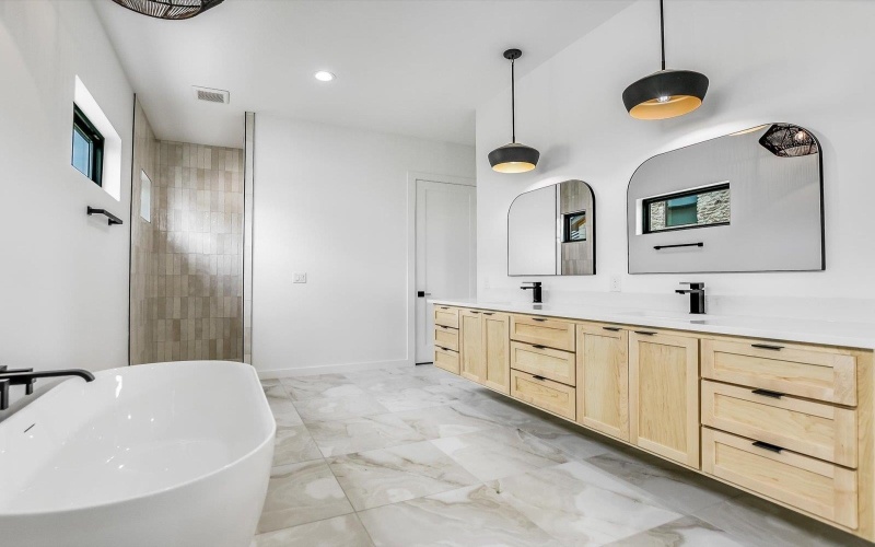 110 Clearwater Drive, Kingsland, TX 78639, 4 Bedrooms Bedrooms, ,5 BathroomsBathrooms,Residential,For Sale,110 Clearwater Drive,173286