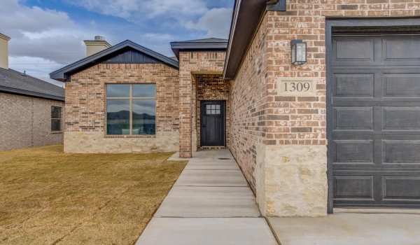 1309 Quincy Avenue, Lubbock, TX 79416, 3 Bedrooms Bedrooms, ,2 BathroomsBathrooms,Residential,For Sale,1309 Quincy Avenue,202554537