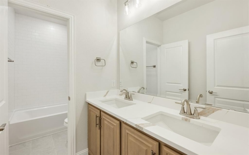 926 S Bluebird Lane, Midlothian, TX 76065, 4 Habitaciones Habitaciones , ,3 BañosBaños,Residential,En Venta,926 S Bluebird Lane,20726486