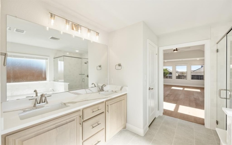 926 S Bluebird Lane, Midlothian, TX 76065, 4 Habitaciones Habitaciones , ,3 BañosBaños,Residential,En Venta,926 S Bluebird Lane,20726486