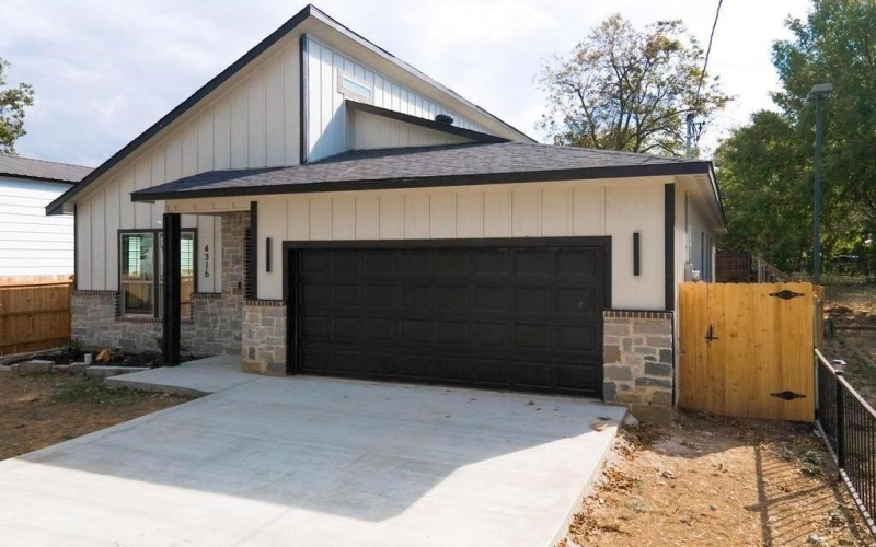 4316 Penrod Avenue, Cockrell Hill, TX 75211, 3 Bedrooms Bedrooms, ,2 BathroomsBathrooms,Residential,For Sale,4316 Penrod Avenue,20748299