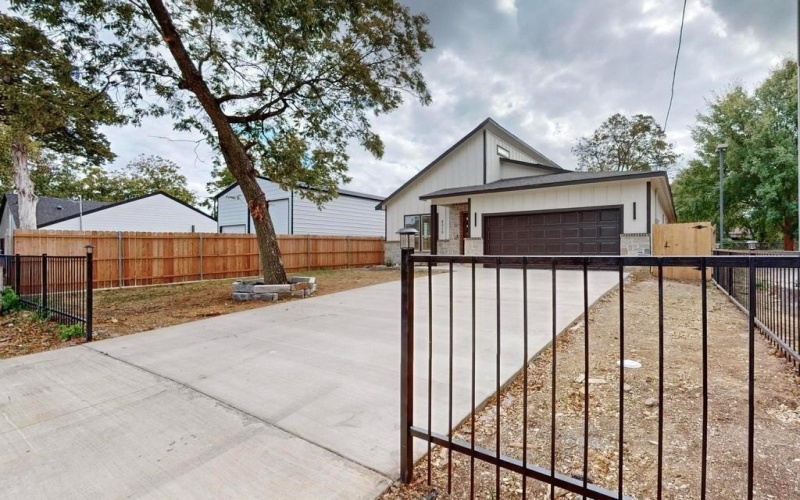 4316 Penrod Avenue, Cockrell Hill, TX 75211, 3 Bedrooms Bedrooms, ,2 BathroomsBathrooms,Residential,For Sale,4316 Penrod Avenue,20748299