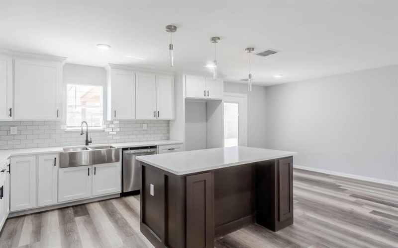 3719 Washington Trail, Granbury, TX 76048, 4 Bedrooms Bedrooms, ,2 BathroomsBathrooms,Residential,For Sale,3719 Washington Trail,20737327