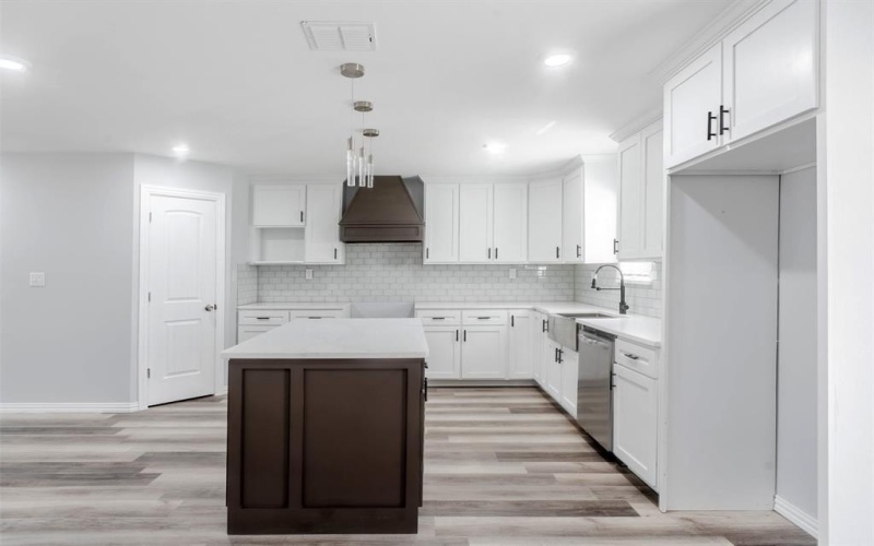 3719 Washington Trail, Granbury, TX 76048, 4 Bedrooms Bedrooms, ,2 BathroomsBathrooms,Residential,For Sale,3719 Washington Trail,20737327