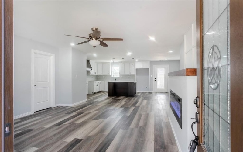 3719 Washington Trail, Granbury, TX 76048, 4 Bedrooms Bedrooms, ,2 BathroomsBathrooms,Residential,For Sale,3719 Washington Trail,20737327