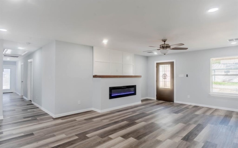 3719 Washington Trail, Granbury, TX 76048, 4 Bedrooms Bedrooms, ,2 BathroomsBathrooms,Residential,For Sale,3719 Washington Trail,20737327