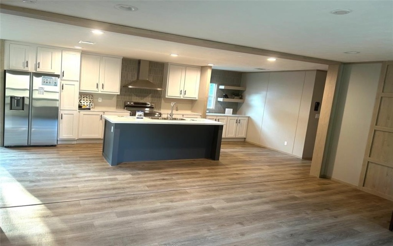 716 S Sky Court, Granbury, TX 76049, 3 Bedrooms Bedrooms, ,2 BathroomsBathrooms,Residential,For Sale,716 S Sky Court,20749079