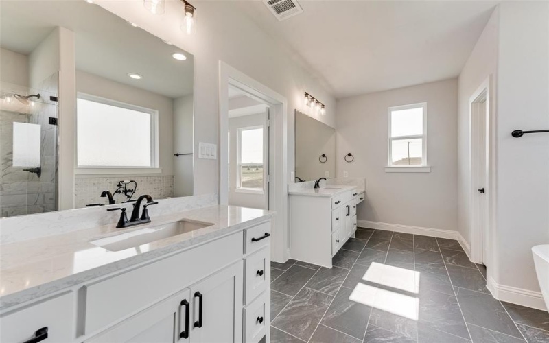 1129 Barrix Drive, Forney, TX 75126, 4 Bedrooms Bedrooms, ,3 BathroomsBathrooms,Residential,For Sale,1129 Barrix Drive,20749794