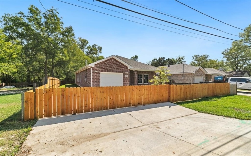 2070 Cool Mist Lane, Dallas, TX 75253, 3 Bedrooms Bedrooms, ,2 BathroomsBathrooms,Residential,For Sale,2070 Cool Mist Lane,20749950