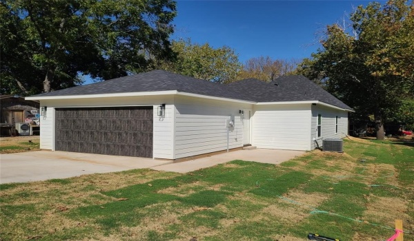 1710 W Parnell, Denison, TX 75020, 3 Bedrooms Bedrooms, ,2 BathroomsBathrooms,Residential,For Sale,1710 W Parnell,20749975