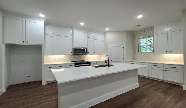 1710 W Parnell, Denison, TX 75020, 3 Bedrooms Bedrooms, ,2 BathroomsBathrooms,Residential,For Sale,1710 W Parnell,20749975