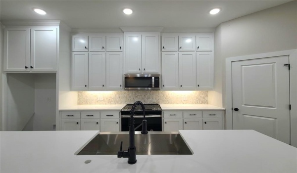 1710 W Parnell, Denison, TX 75020, 3 Bedrooms Bedrooms, ,2 BathroomsBathrooms,Residential,For Sale,1710 W Parnell,20749975