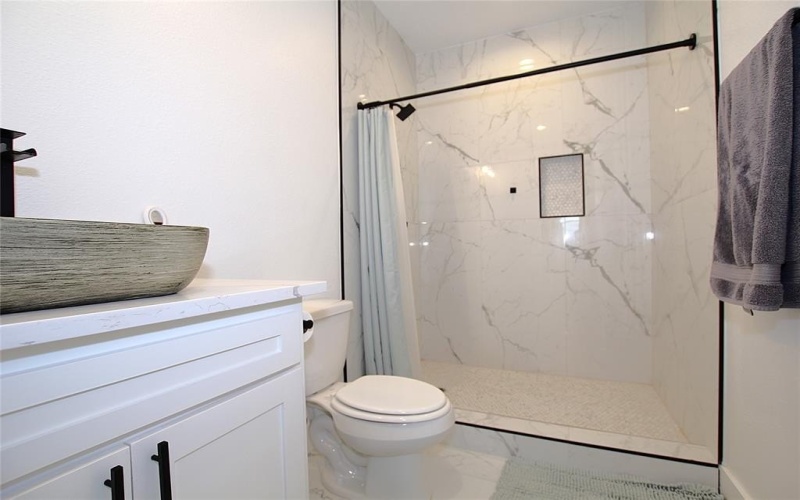 6800 FM 3383, Corsicana, TX 75110, 9 Bedrooms Bedrooms, ,7 BathroomsBathrooms,Residential,For Sale,6800 FM 3383,20738900