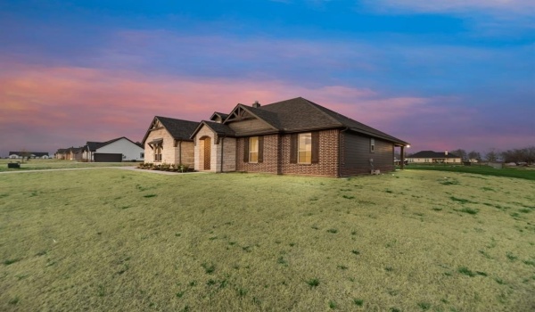 2609 Witness Tree Road, Oak Ridge, TX 75161, 4 Habitaciones Habitaciones , ,2 BañosBaños,Residential,En Venta,2609 Witness Tree Road,20740511