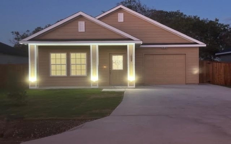 1008 S Preston Street, Ennis, TX 75119, 3 Bedrooms Bedrooms, ,2 BathroomsBathrooms,Residential,For Sale,1008 S Preston Street,20740599