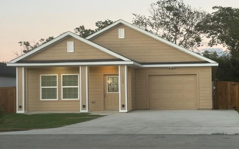 1008 S Preston Street, Ennis, TX 75119, 3 Bedrooms Bedrooms, ,2 BathroomsBathrooms,Residential,For Sale,1008 S Preston Street,20740599
