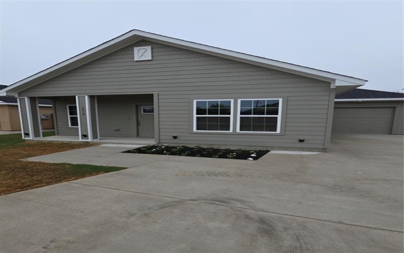 1010 S Preston Street, Ennis, TX 75119, 3 Bedrooms Bedrooms, ,2 BathroomsBathrooms,Residential,For Sale,1010 S Preston Street,20740604