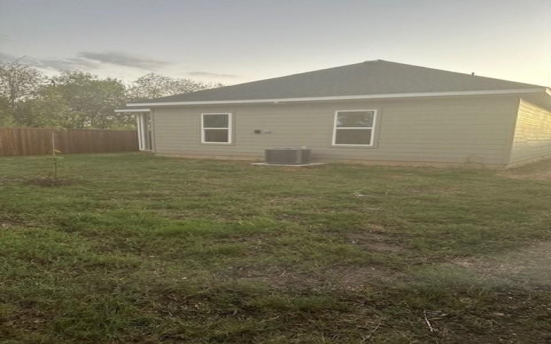 1010 S Preston Street, Ennis, TX 75119, 3 Bedrooms Bedrooms, ,2 BathroomsBathrooms,Residential,For Sale,1010 S Preston Street,20740604