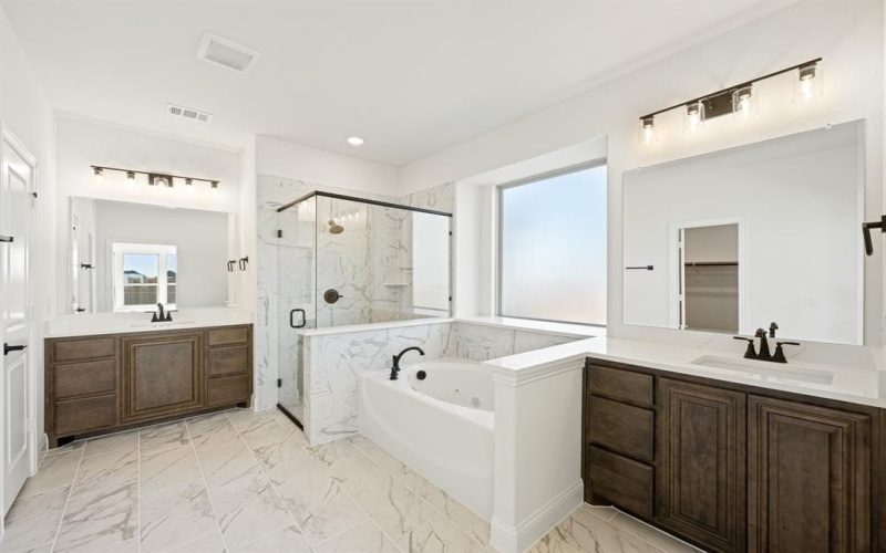 916 Lasalle Drive, Red Oak, TX 75154, 4 Bedrooms Bedrooms, ,3 BathroomsBathrooms,Residential,For Sale,916 Lasalle Drive,20740654