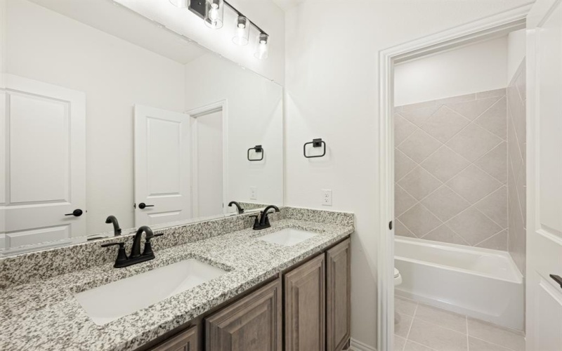 916 Lasalle Drive, Red Oak, TX 75154, 4 Bedrooms Bedrooms, ,3 BathroomsBathrooms,Residential,For Sale,916 Lasalle Drive,20740654