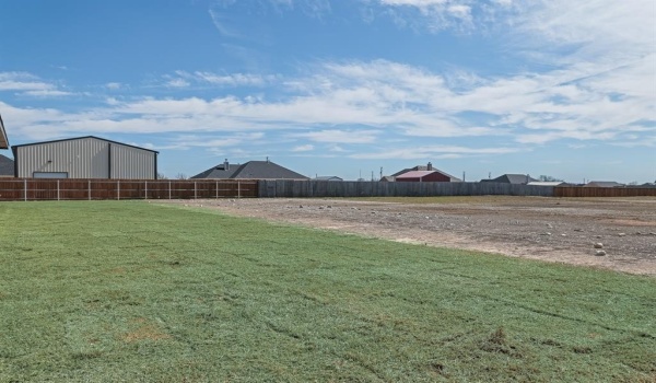 2 Louis Road, Sherman, TX 75090, 3 Bedrooms Bedrooms, ,2 BathroomsBathrooms,Residential,For Sale,2 Louis Road,20740986