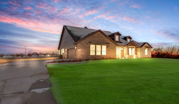 10 Ina Road, Sherman, TX 75090, 4 Bedrooms Bedrooms, ,3 BathroomsBathrooms,Residential,For Sale,10 Ina Road,20741178