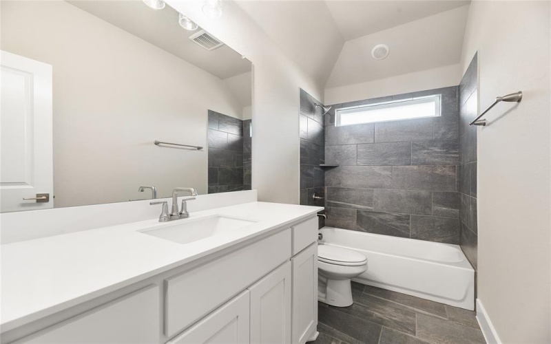 2205 Crystal Palace Boulevard, Alvarado, TX 76009, 4 Bedrooms Bedrooms, ,5 BathroomsBathrooms,Residential,For Sale,2205 Crystal Palace Boulevard,20741441