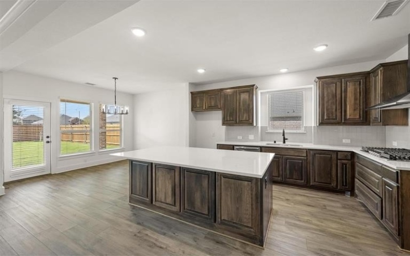 300 Tradd, Glenn Heights, TX 75154, 5 Habitaciones Habitaciones , ,3 BañosBaños,Residential,En Venta,300 Tradd,20744006