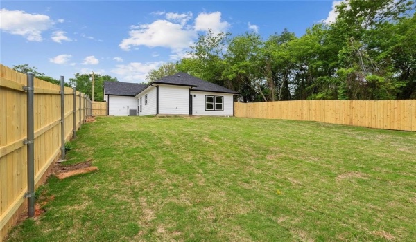 727 W Parnell Street, Denison, TX 75020, 3 Bedrooms Bedrooms, ,2 BathroomsBathrooms,Residential,For Sale,727 W Parnell Street,20744145