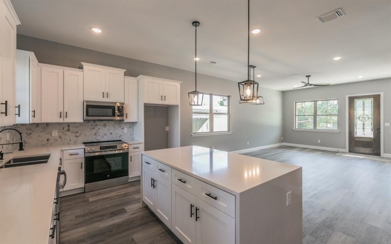 808 Crow Court, Granbury, TX 76048, 3 Bedrooms Bedrooms, ,2 BathroomsBathrooms,Residential,For Sale,808 Crow Court,20744180