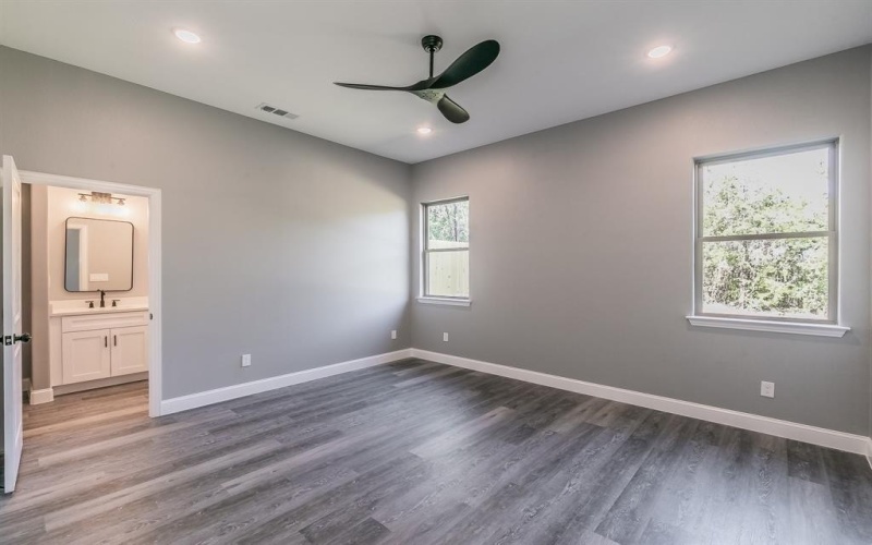 808 Crow Court, Granbury, TX 76048, 3 Bedrooms Bedrooms, ,2 BathroomsBathrooms,Residential,For Sale,808 Crow Court,20744180