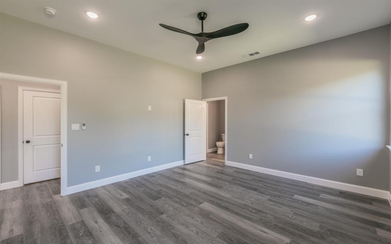 808 Crow Court, Granbury, TX 76048, 3 Bedrooms Bedrooms, ,2 BathroomsBathrooms,Residential,For Sale,808 Crow Court,20744180