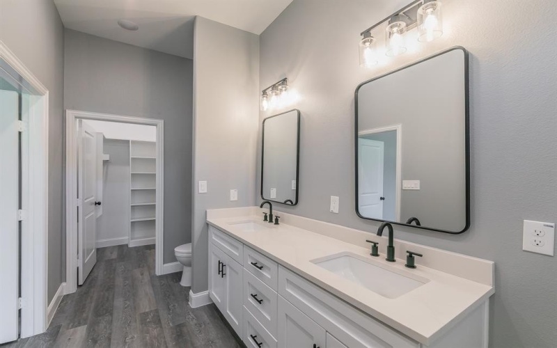 808 Crow Court, Granbury, TX 76048, 3 Bedrooms Bedrooms, ,2 BathroomsBathrooms,Residential,For Sale,808 Crow Court,20744180